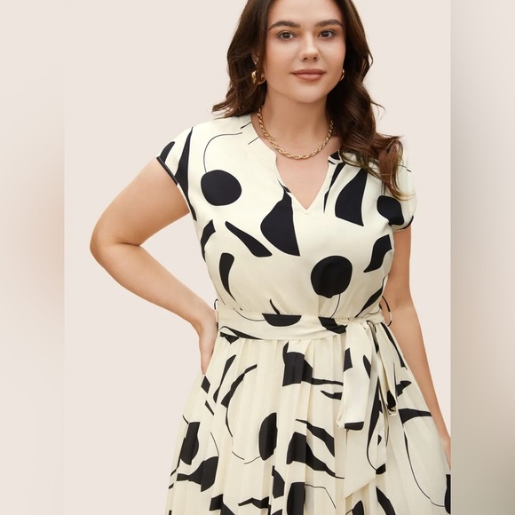 BLOOMCHIC
Silhouette Floral Print Cap
Sleeve Midi Dress - Picture 4 of 14